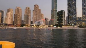 Экскурсия на Яхте по искусственно созданному каналу в Дубае ОАЭ