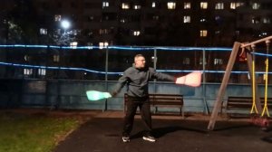Вечерние упражнения со светящимися булавами (16)