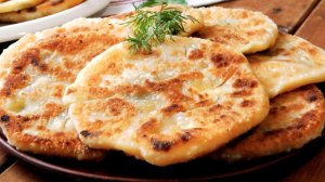Простые лепёшки с плавленым сыром.
