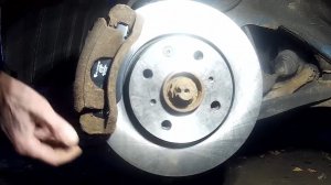 ЗАМЕНА ПЕРЕДНЕГО ТОРМОЗНОГО ДИСКА на ПЕЖО 107