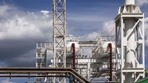 «Газпром» продает крупный нефтехимкомплекс «Росхиму»