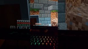 играю в майнкрафт.