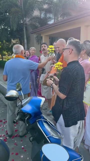 Аударья Дхама Прабху на Священной земле смотреть онлайн