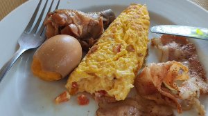 Завтрак отеля XANADU 3*на острове КО Лан/ Выбор не большой, но омлет вкусный/
