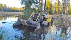 Испытание Советского трактора КИРОВЕЦ c V12 В БОЛОТЕ