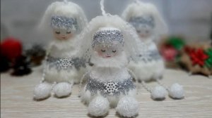 Куколки - снежинки украсят собой любую елку, а делать их совсем просто!