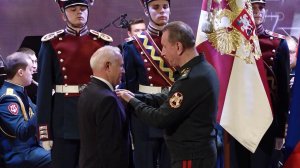 Виктор Золотов вручил государственные и ведомственные награды ветеранам Росгвардии