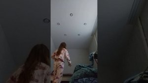 показываю упражнение с гимнастическим мячом