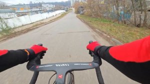 Еду на велосипеде осенью по магазинам. Разыгрываю карбоновое крыло