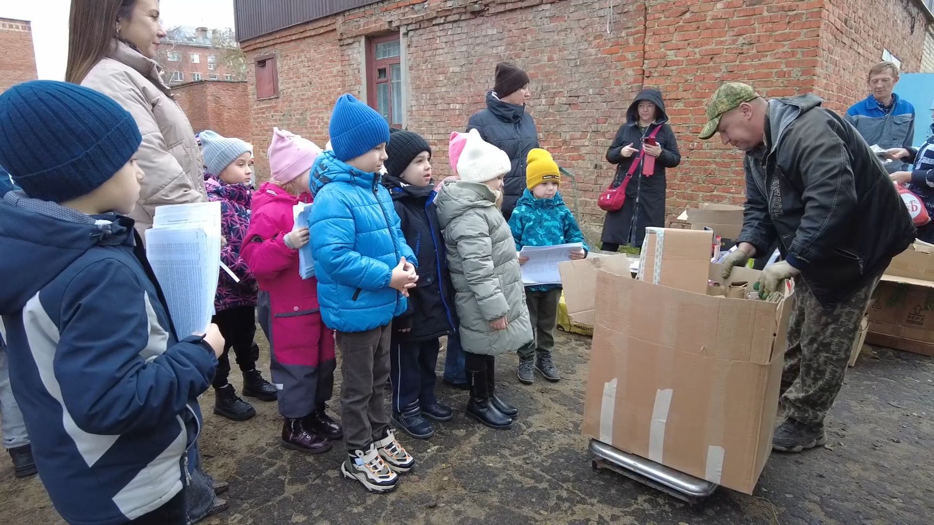 Не просто сбор старых газет, а настоящий экологический десант