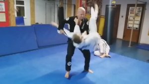 "Висячка". Рычаг локтя прыжком из стойки. Кэмпо Феодосия