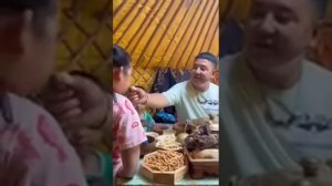 Монгольский народ Чабаки поможет вам познакомиться с монгольской культурой!  #еда #кулинария