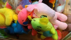 Вытаскиваем игрушку с игрового автомата хватайка 🕹️ смотрим  20-11-2025