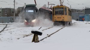 Как чистят трамвайные пути зимой
