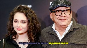 Пережившая развод Мария Кончаловская вышла в свет с молодым человеком