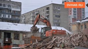 Под ЖК «Гоголь»: начался снос старого дома у прудов