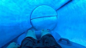 Катаемся на дикой и извилистой водной горке-воронке в крытом аквапарке Tikibad. Нидерланды