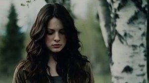 Не тебе а другой он уже дарит розы