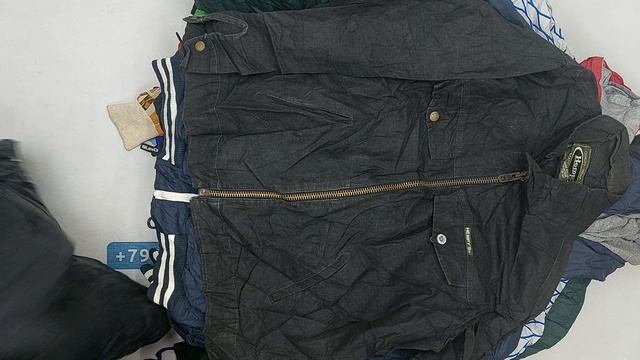 Куртки (90% мужские) брендовые  секонд оптом 4 пак