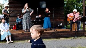 11) Концерт молодежного театра "Гротеск" ("До пяти часов лампочка горела")