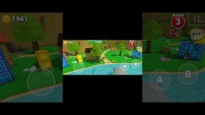 Секретный золотой мяч на футбольном поле в Супер беар