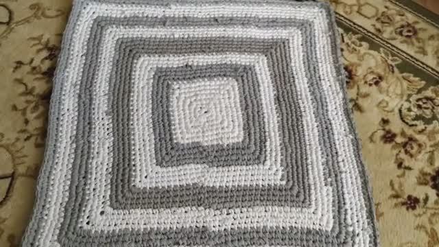 Квадратный коврик крючком из старых вещей.Для начинающих. смотреть онлайн