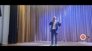 «Лучший город земли» — композитор Арно Бабаджанян (музыка) и поэт Леонид Дербенёв (слова)