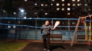 Вечерние упражнения со светящимися булавами (17)