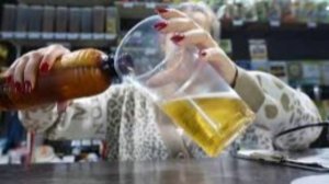 Мособлдума ограничит время продажи алкоголя во дворах многоквартирных домов