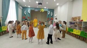 Осенние мотивы. Праздник в средней группе №10