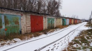 Ночую в гараже. Очередная замена резины на Ниве.