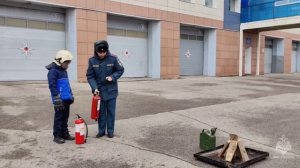 #ДетиНаучат: как пользоваться огнетушителем?