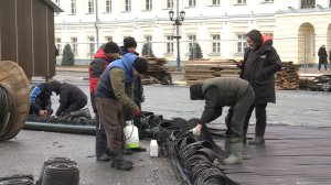 В Ярославле монтируют главный каток региона