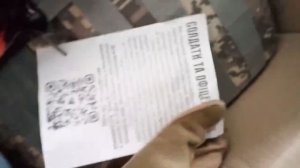 Хохол получил от родственников посылку и с удивлением обнаружил в ней листовку с призывом сдаться.