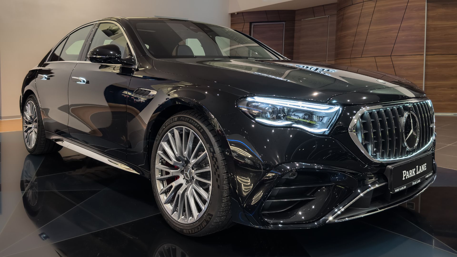 2025 Mercedes-Benz E53 AMG - Эксклюзивный седан с уникальными характеристиками