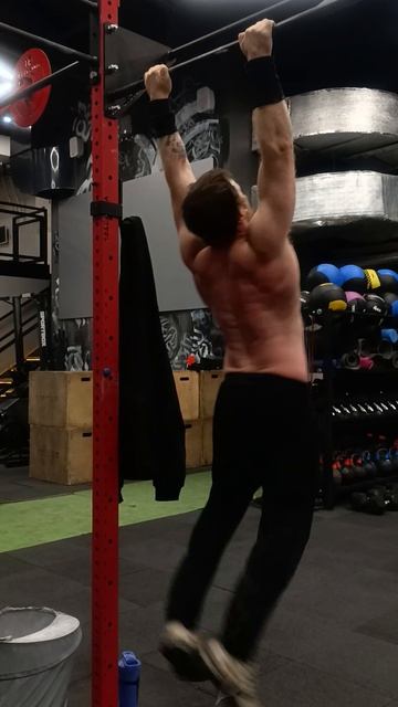 Носки к перекладине