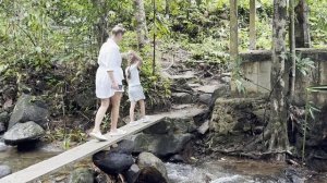 Таиланд 2025, Као Лак (Khao Lak). Радужный водопад Сай Рунг (Sai Rung/Pakweep) и забавный таец :)