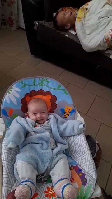 1 мес., 26 дн. (15 сен.2022) в Шезлонге, улыбается