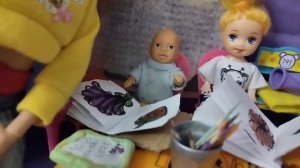 У кого лучше получится нарисовать?📝😉🤔 Сабрина и Артём: весёлые истории кукол Барби.