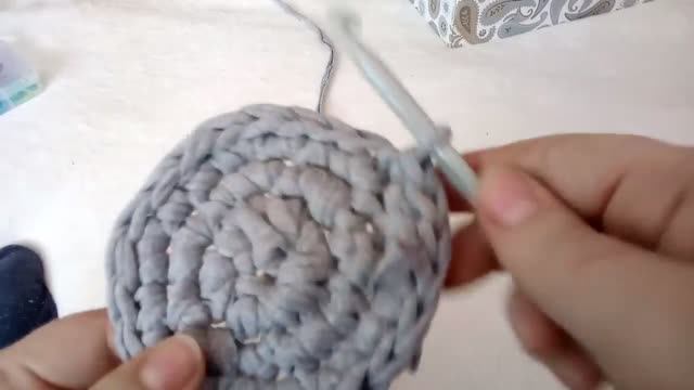 Коврик крючком из старых вещей.Для совсем начинающих.Начало. смотреть онлайн