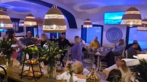 Греческие танцы в таверне Порто Миконос