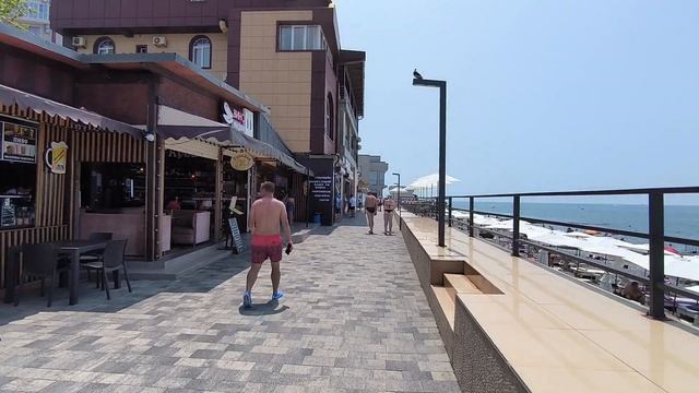 Адлер-прогулка по набережной в центре.