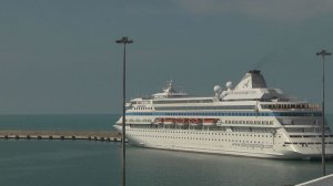 Круизный лайнер не смог пришвартоваться в Стамбуле и возвращается в Сочи