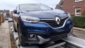 Автомобиль стюардессе под цвет костюма!