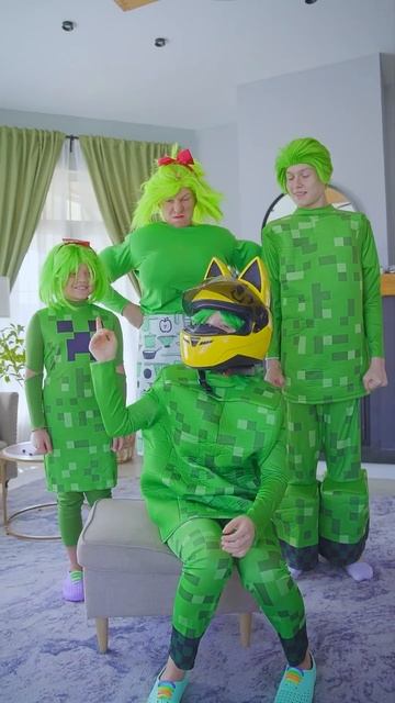 Моя приёмная семья Minecraft! Я живу в настоящем мире Minecraft!