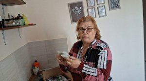 Довязываю шляпку.*Сажаю фиалочки.