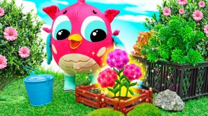 Розовый Совенок пересадил цветы из клумбы в ПЕСОК! ️