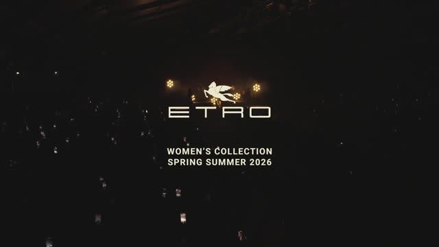 Показ женской коллекции Etro весна-лето 2026 на Неделе моды в Милане