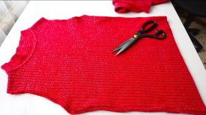 Как же мне надоело, что старый свитер без дела висит в шкафу. Разрезала его и получила новую вещь