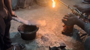 Ремонт развалившегося грузовика. Пакистан